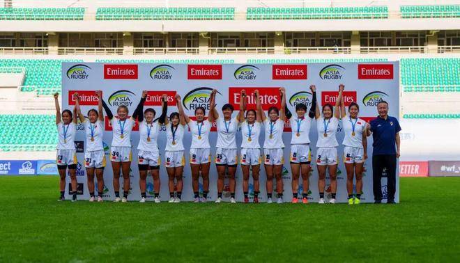 橄榄球选手发挥出色,荣膺最佳MVP 橄榄球选手发挥出色,荣膺最佳MVP