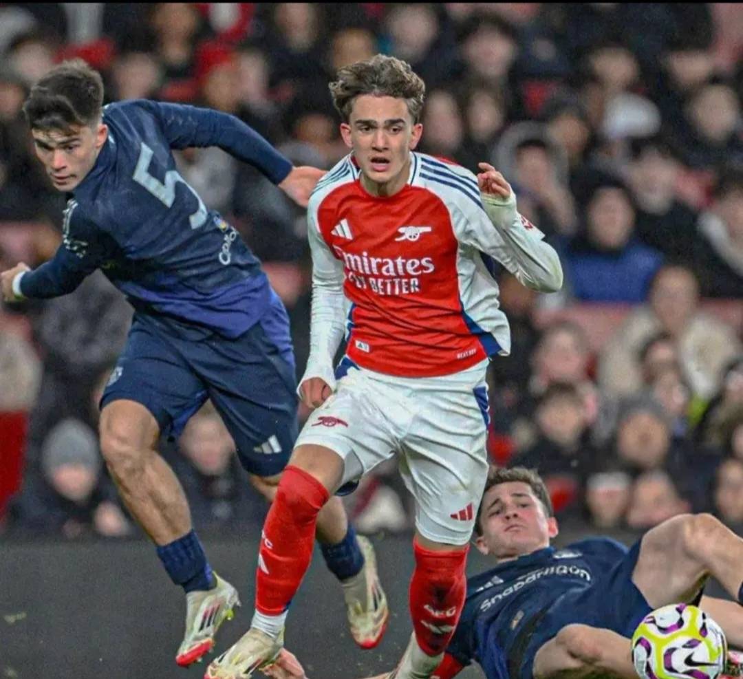 英超选手刷新世界纪录,震撼全场 英超选手刷新世界纪录,震撼全场