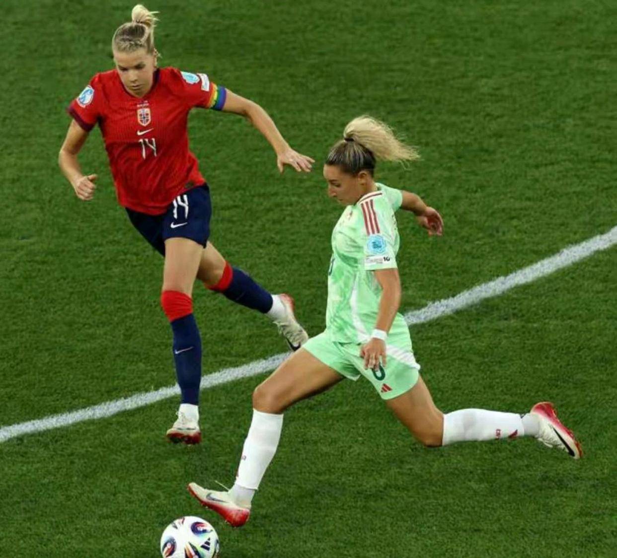 开云体育app-欧洲杯惊险逆转取胜，粉丝狂欢不已的简单介绍