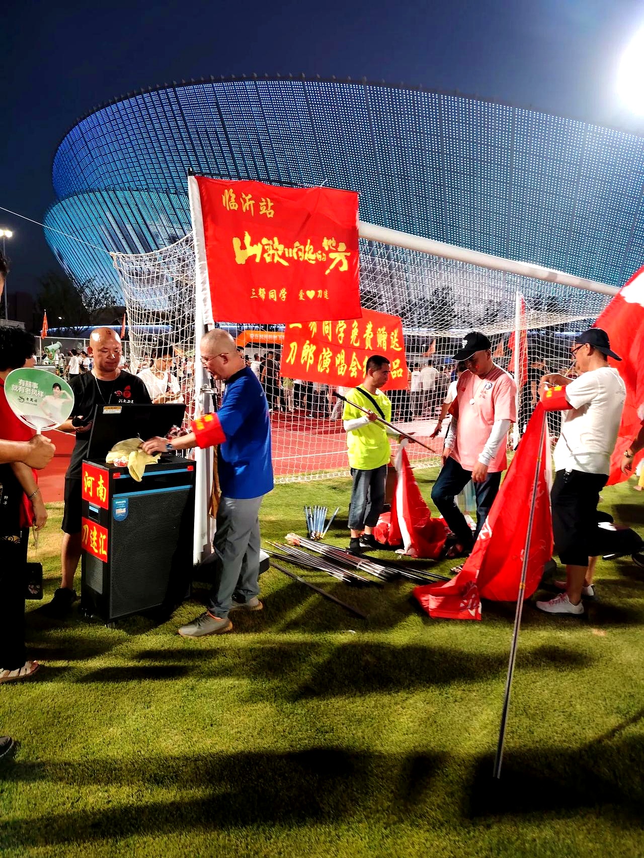 场面火爆!田径观众席沸腾不已 场面火爆!田径观众席沸腾不已