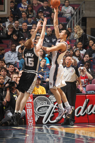 灰熊翻盘篮网，易建联带队取胜