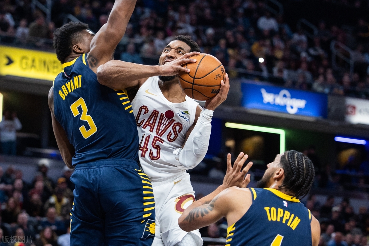 掘金翻盘步行者,米切尔点燃赛场 掘金翻盘步行者,米切尔点燃赛场