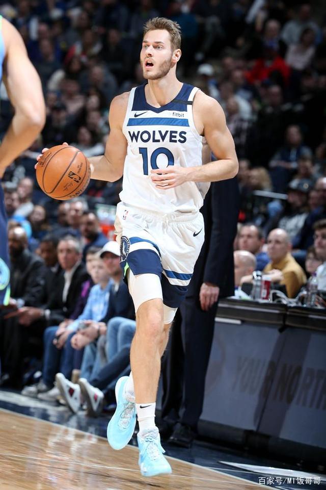 波兰队轻取葡萄牙队，波尔惊艳四座