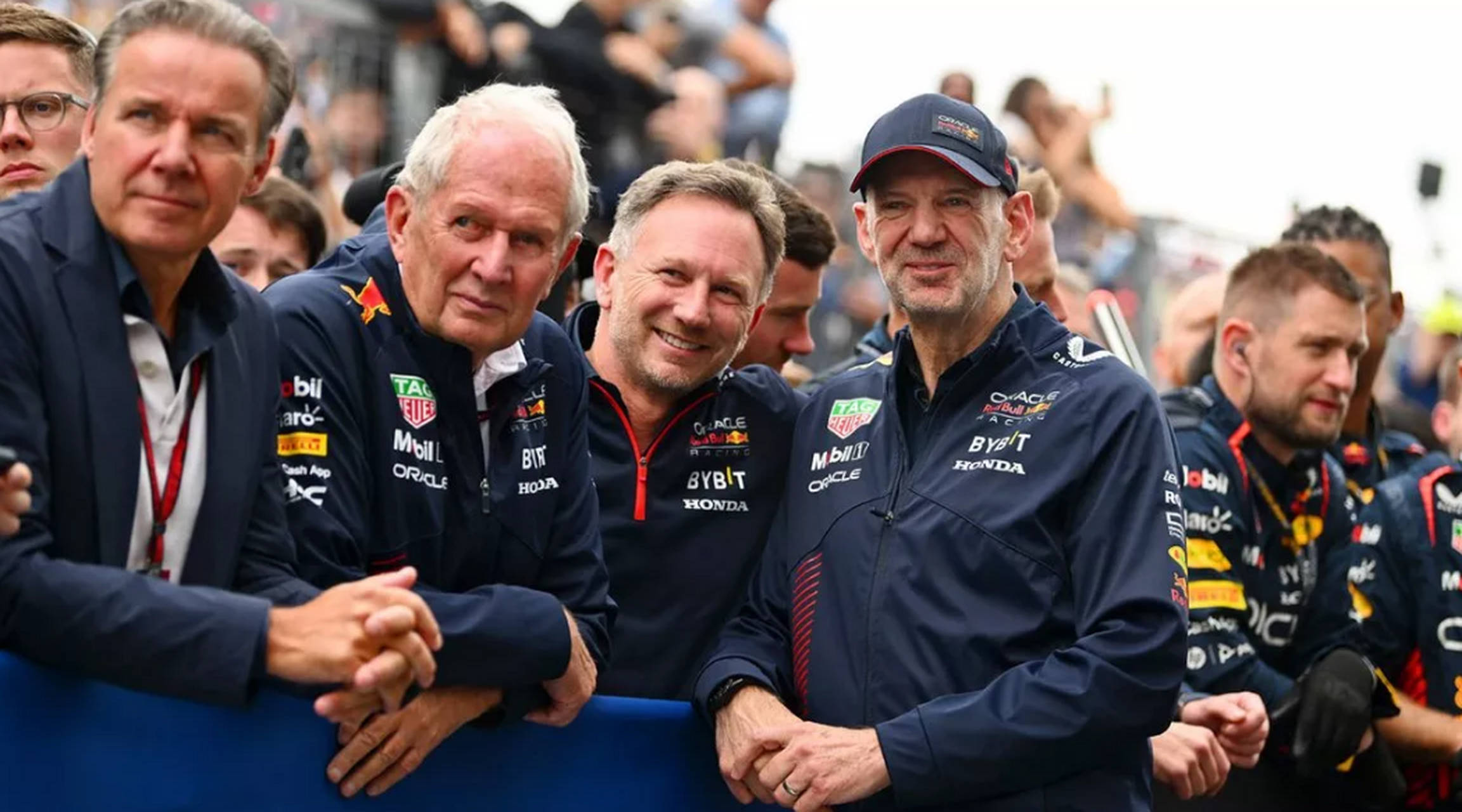 红牛车队碾压威廉姆斯,周冠宇扛起全队 红牛车队碾压威廉姆斯,周冠宇扛起全队